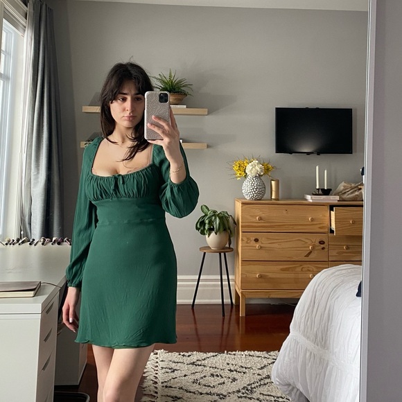 Aritzia (Sunday Best), size medium green longsleeve flowy dress - Picture 4 of 5